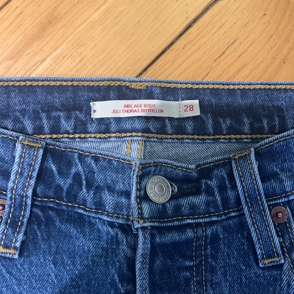 Levi’s new condition ribcage boot cut - Picture 2 of 5